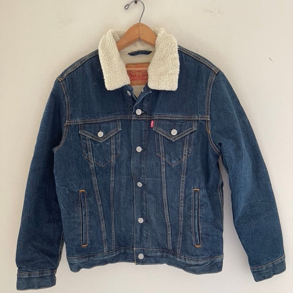 LEVI'S Women's Fleece Lined Jean Jacket is New without Tags! Size SMALL